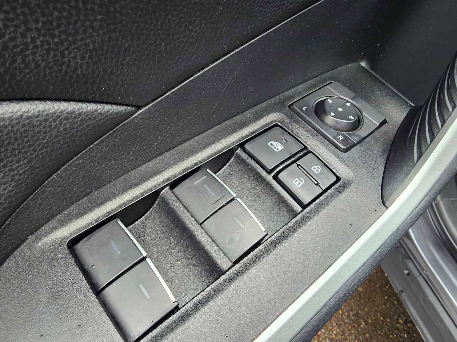 Used 2025 Toyota RAV4 XLE image 25