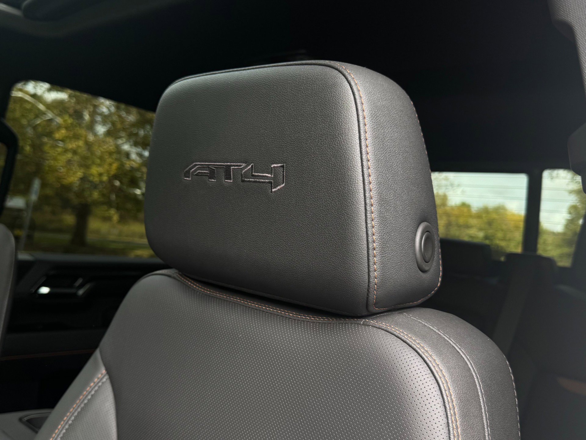 Used 2024 GMC Sierra 2500 AT4 w/ AT4 Preferred Package image 20