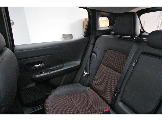 New 2027 Nissan Kicks SR w/ SR Premium Package FWD image 9