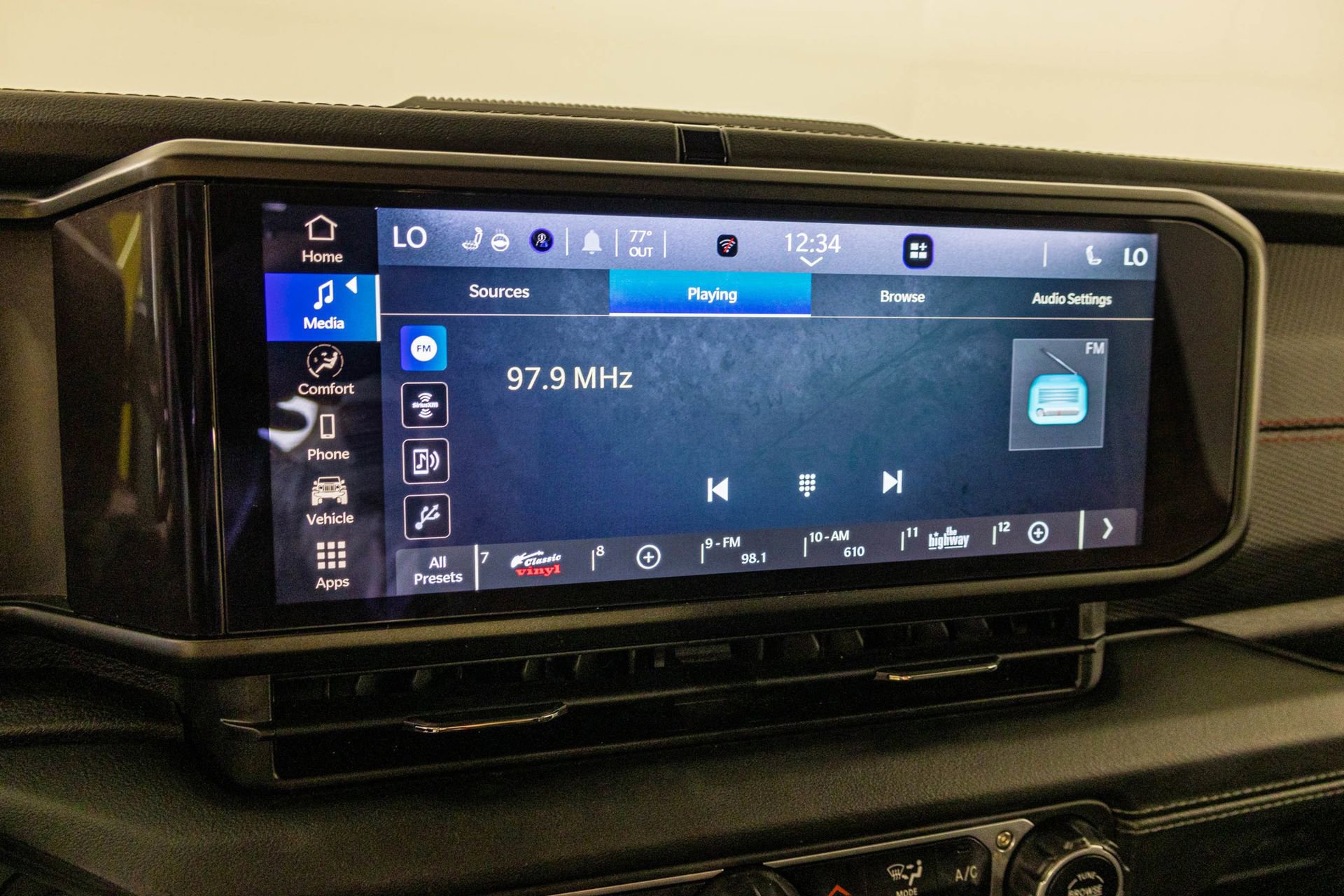 Used 2024 Jeep Wrangler Unlimited Rubicon w/ Convenience Group image 23