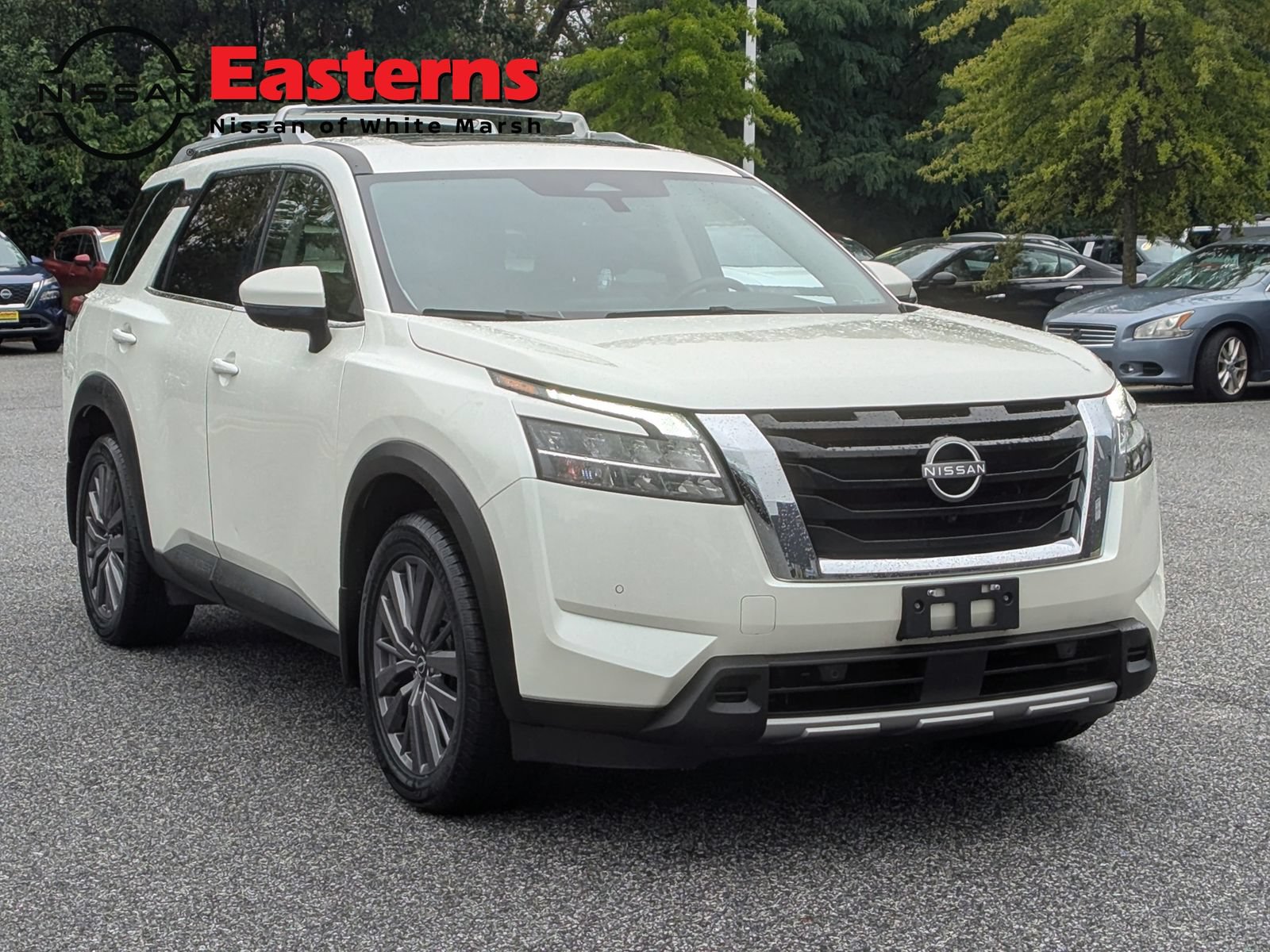 Used 2023 Nissan Pathfinder SL w/ SL Premium Package AWD/4WD image 3