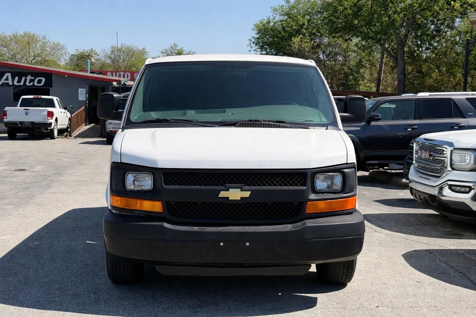 Used 2012 Chevrolet Express 1500 RWD image 2