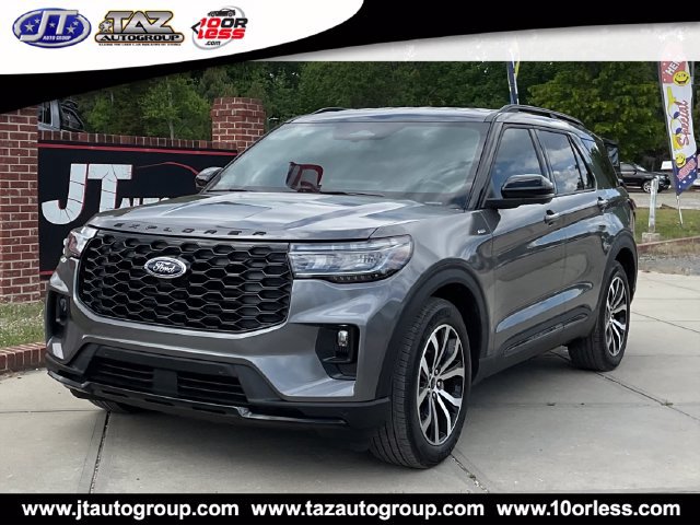 Used 2025 Ford Explorer ST-Line w/ Premium Package RWD image 3