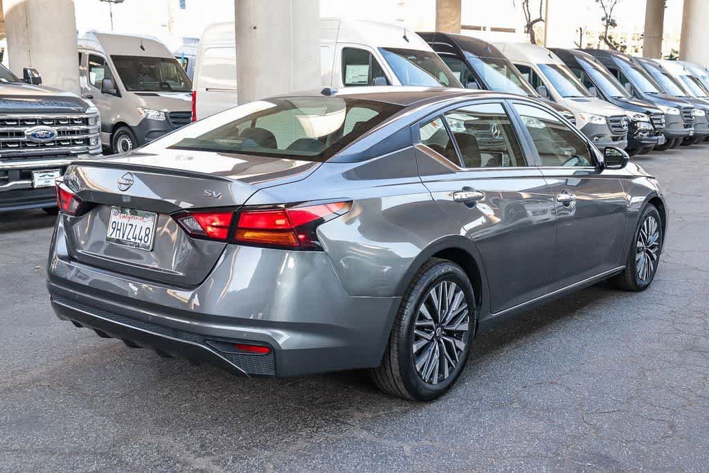 Used 2024 Nissan Altima 2.5 SV FWD image 7