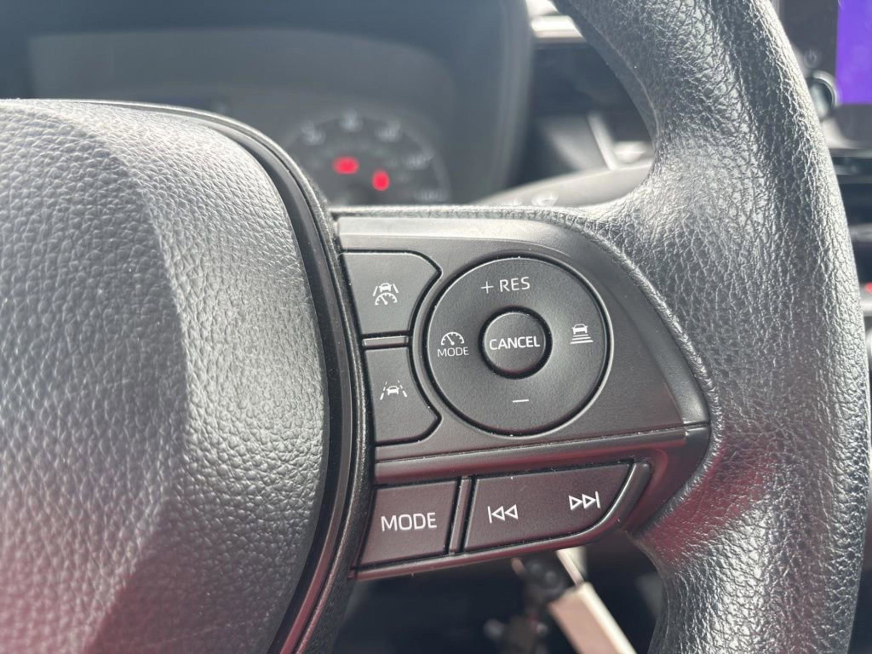 Used 2025 Toyota Corolla LE FWD image 13