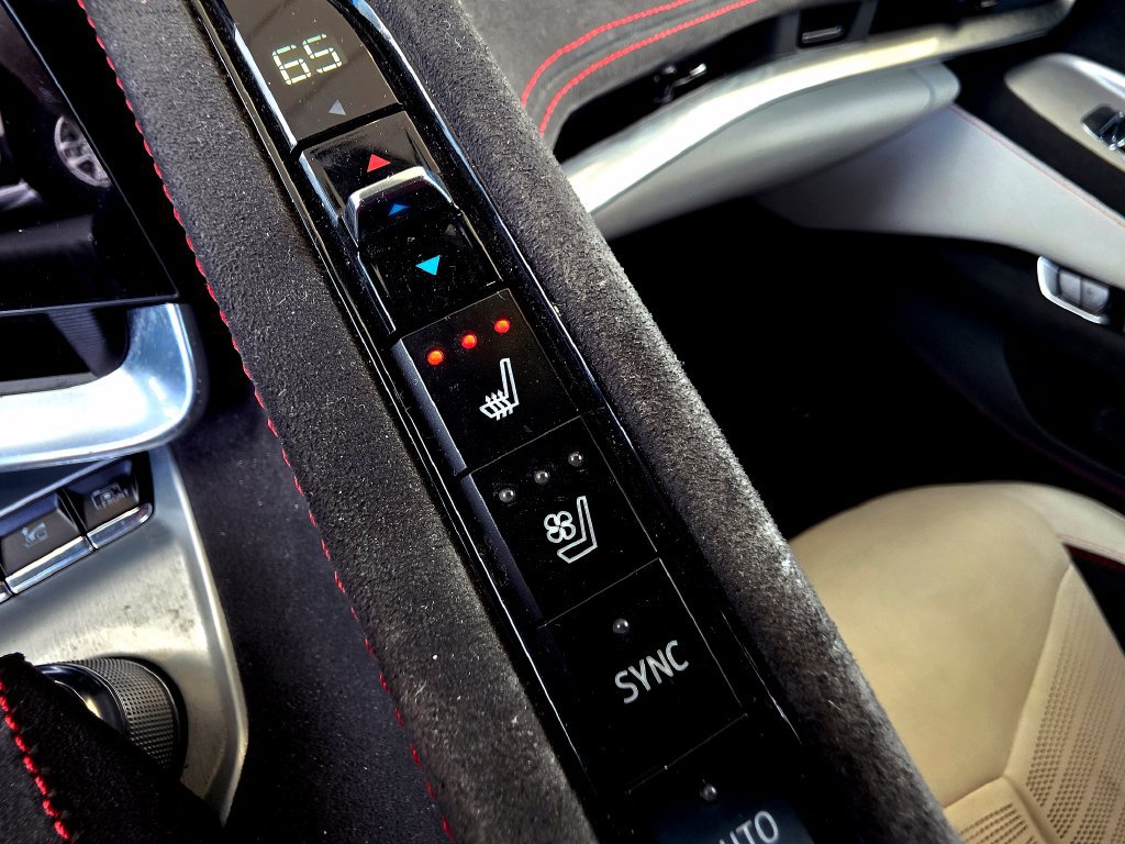 Used 2023 Chevrolet Corvette Stingray Premium Conv w/ Z51 Performance Package RWD image 49