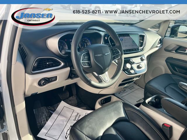 Used 2024 Chrysler Pacifica Touring-L FWD image 10