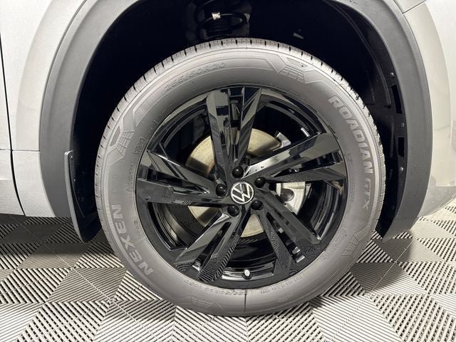 New 2026 Volkswagen Atlas Cross Sport SEL R-Line AWD/4WD image 11