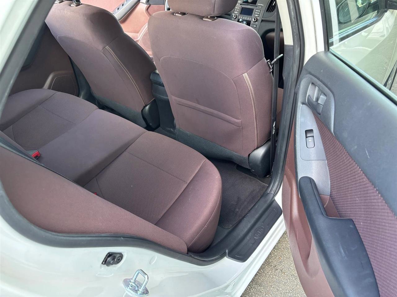 Used 2010 Kia Forte EX image 11