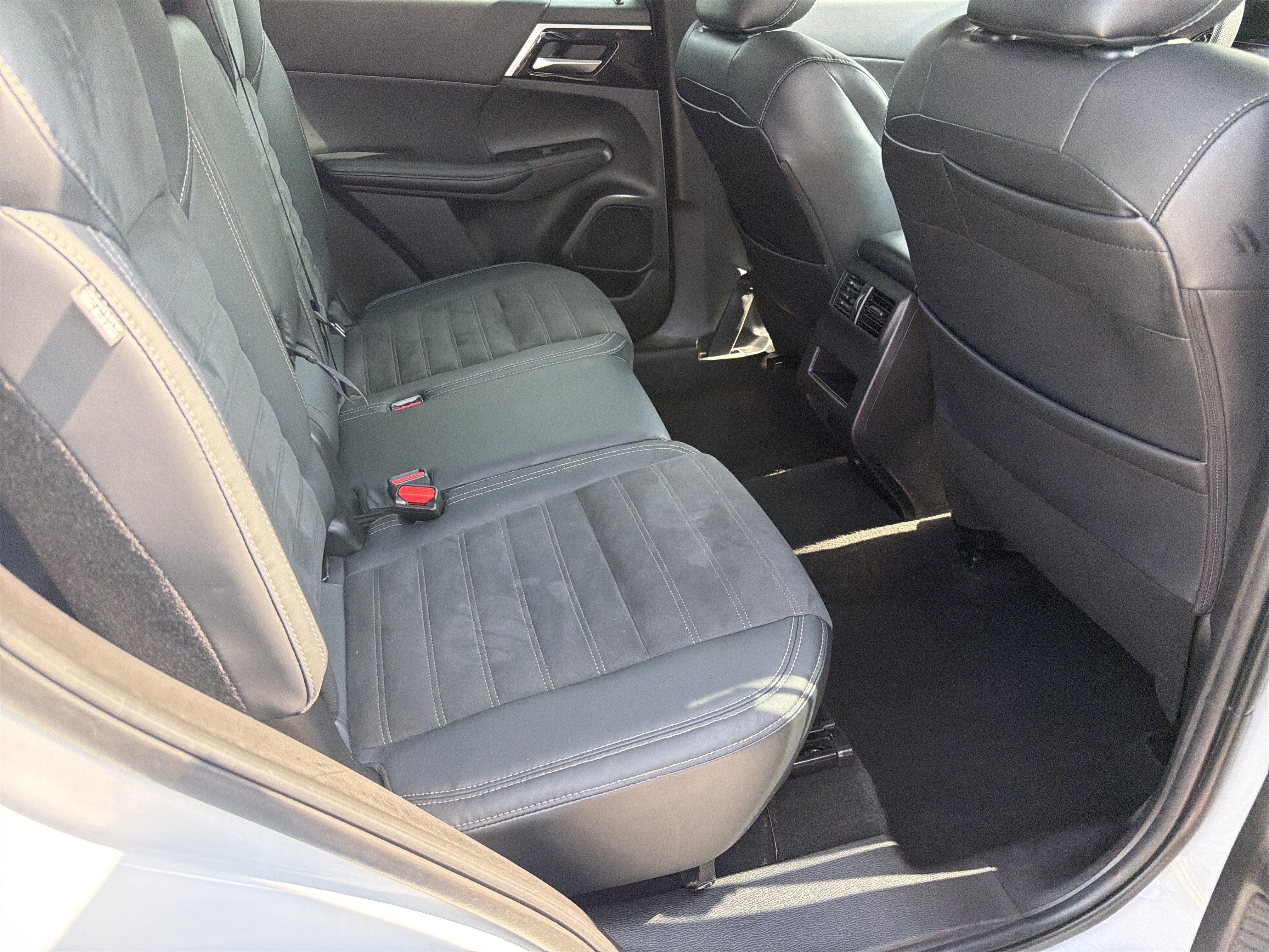 Used 2023 Mitsubishi Outlander SE FWD image 26