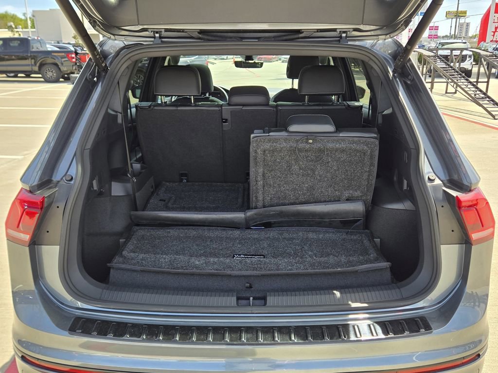 Used 2024 Volkswagen Tiguan SE R-Line image 13