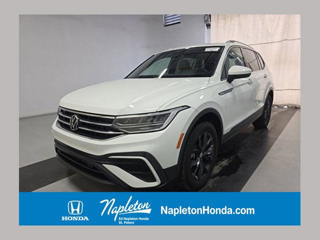 Used 2024 Volkswagen Tiguan SE FWD image 1