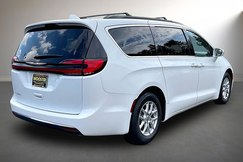 Used 2022 Chrysler Pacifica Touring-L FWD image 5