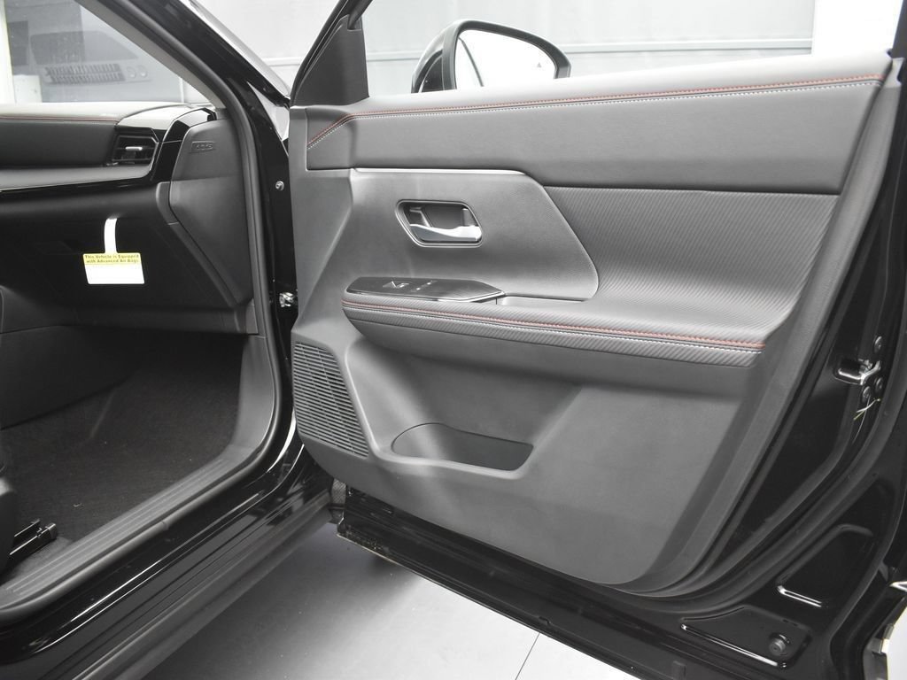 New 2026 Nissan Kicks SR FWD image 26