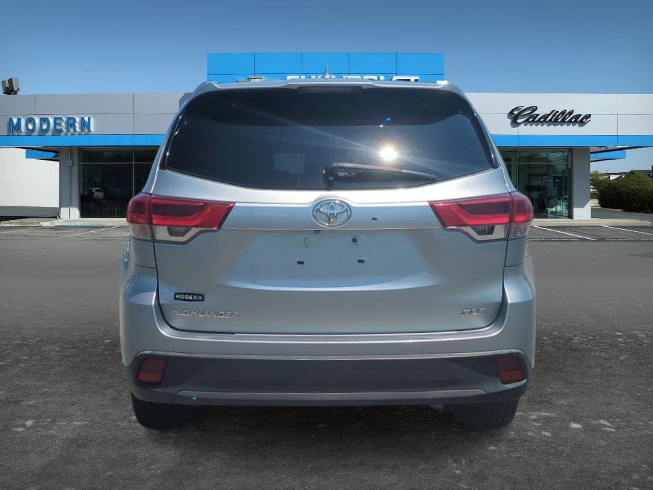 Used 2019 Toyota Highlander XLE FWD image 4