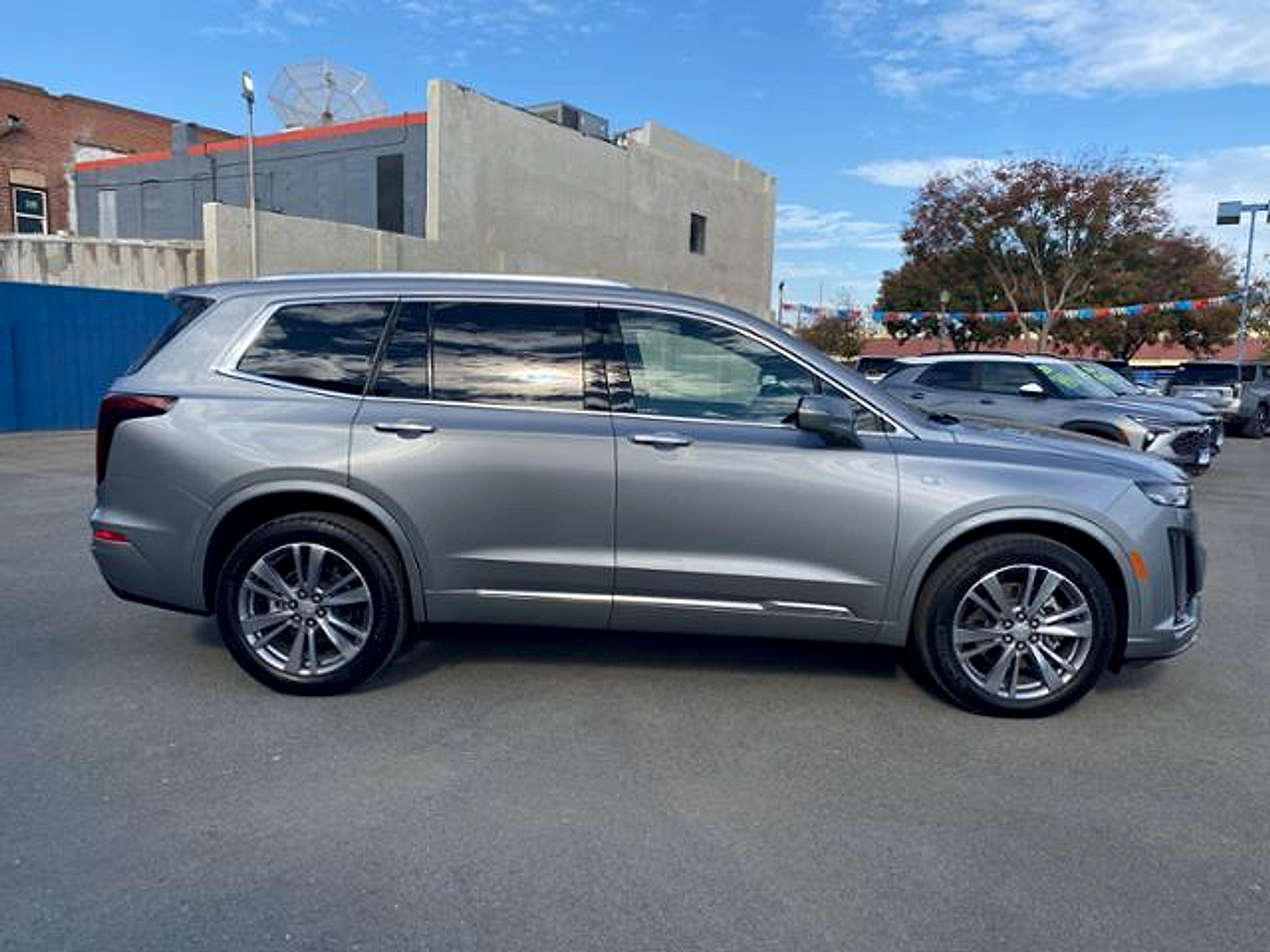 Used 2025 Cadillac XT6 Premium Luxury FWD image 5