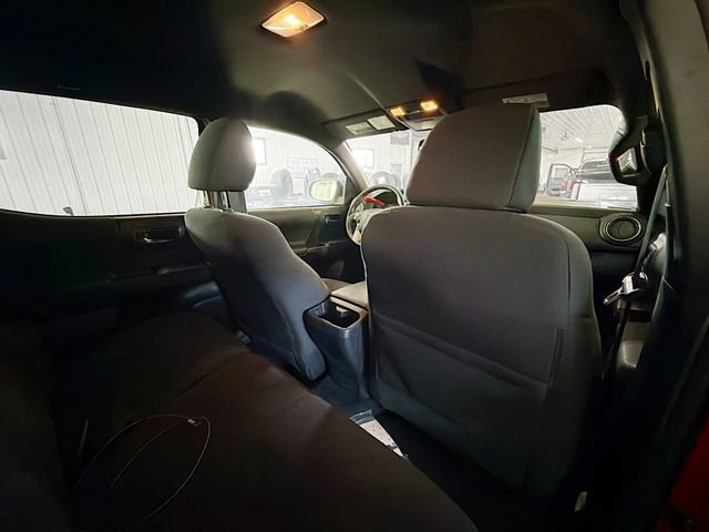 Used 2018 Toyota Tacoma SR5 AWD/4WD image 11