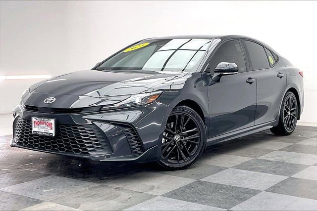 Used 2025 Toyota Camry SE w/ Convenience Package image 12