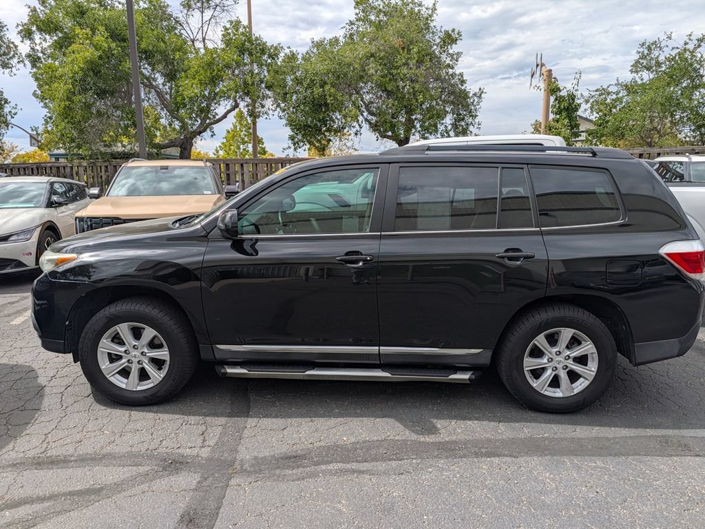Used 2012 Toyota Highlander SE FWD image 2