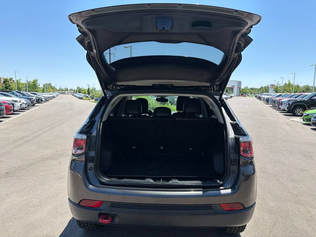 Used 2019 Jeep Compass Trailhawk w/ Leather Interior Group AWD/4WD image 15