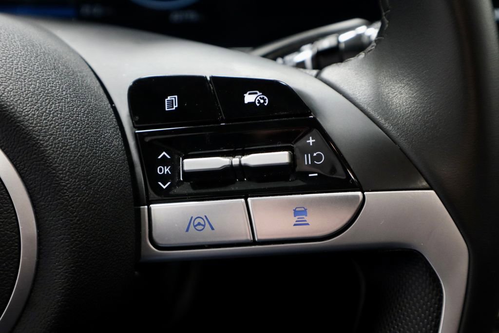 Used 2025 Hyundai Elantra SEL image 33