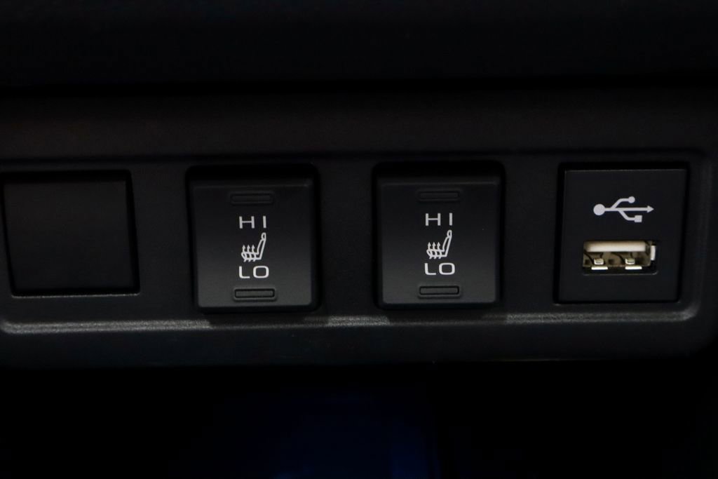 Used 2022 Toyota Corolla Cross XLE w/ Convenience Package AWD/4WD image 4