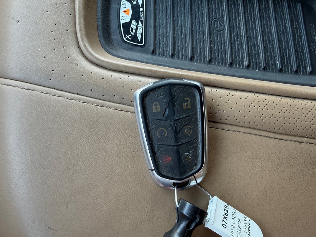 Used 2018 Cadillac Escalade ESV Platinum AWD/4WD image 45