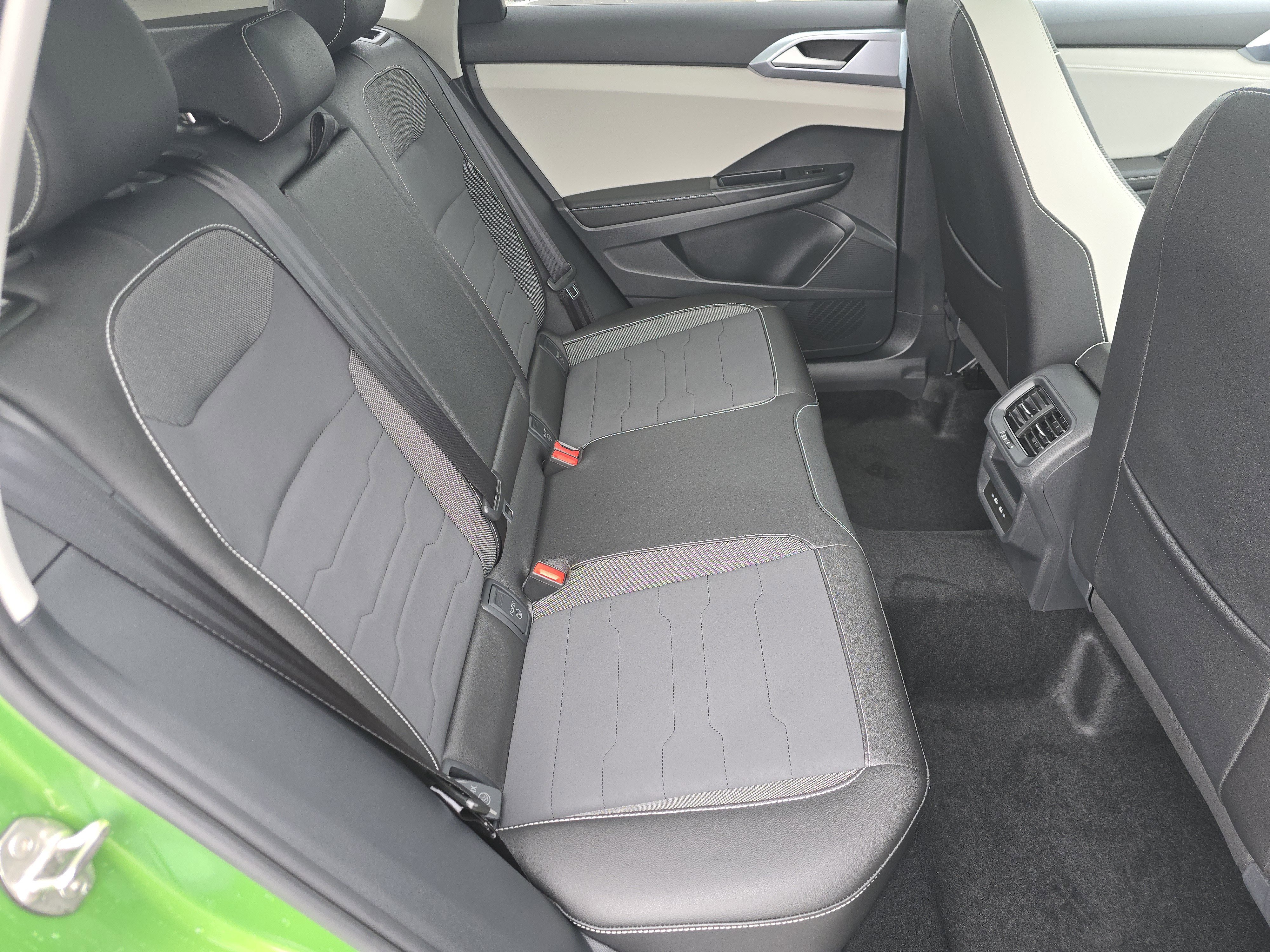 New 2026 Volkswagen Taos SE AWD/4WD image 18