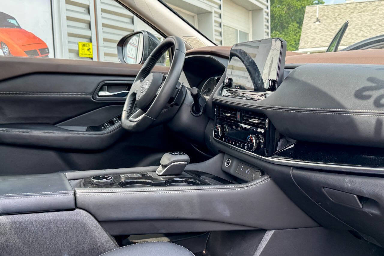 Used 2022 Nissan Rogue SL w/ SL Premium Package image 10