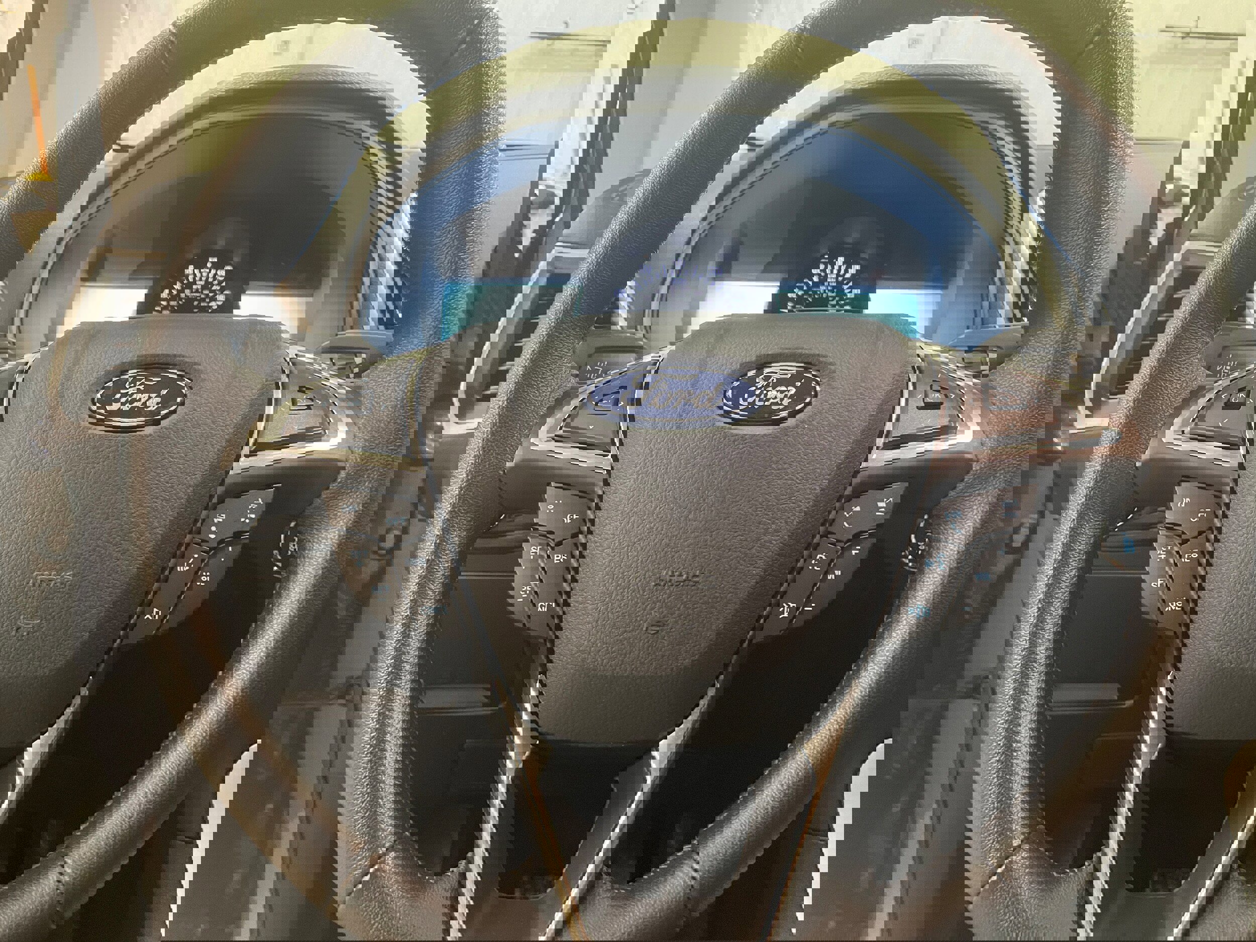 Used 2023 Ford Edge SEL w/ Convenience Package image 16