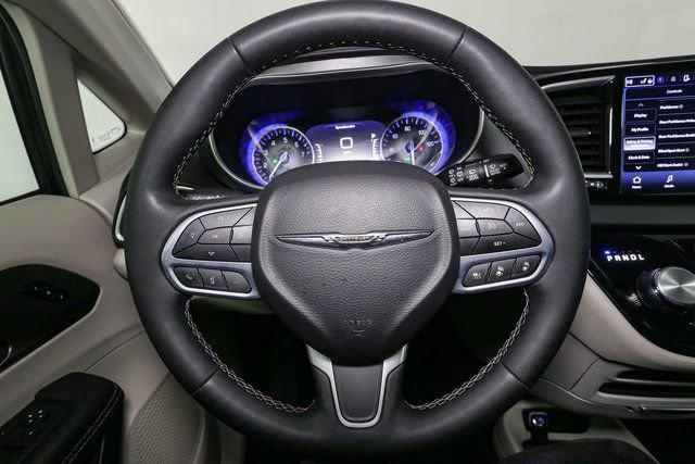 Used 2024 Chrysler Pacifica Touring-L FWD image 28