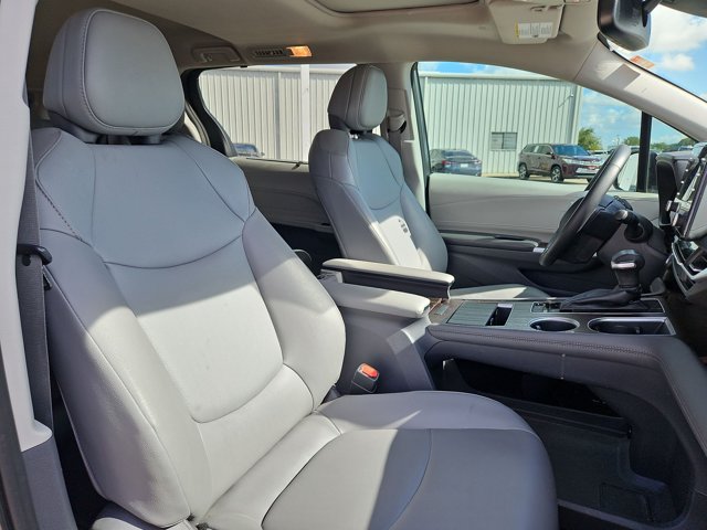 Used 2021 Toyota Sienna XLE FWD image 22