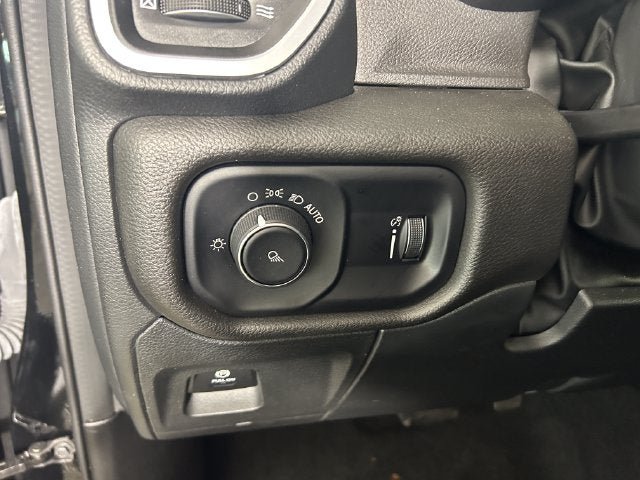 Used 2023 RAM 1500 Big Horn AWD/4WD image 18