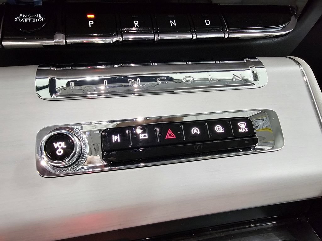 Used 2026 Lincoln Aviator Reserve AWD/4WD image 16