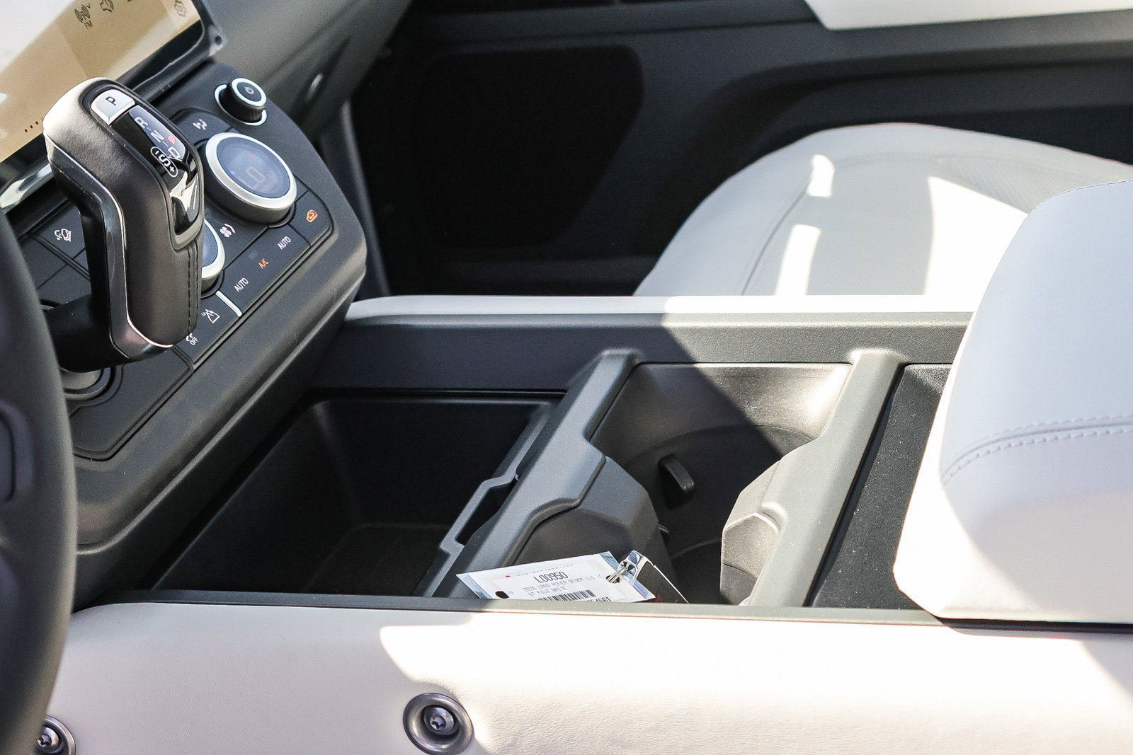 New 2026 Land Rover Defender 110 X-Dynamic SE AWD/4WD image 23
