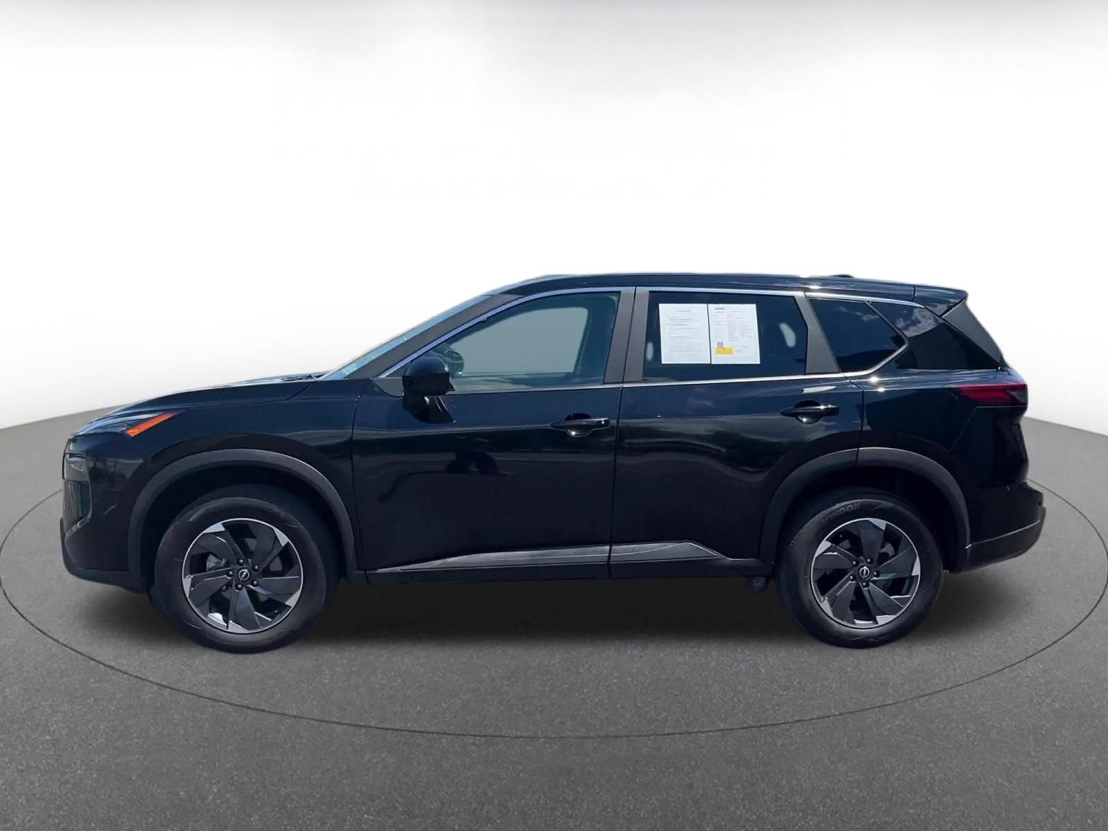 Used 2025 Nissan Rogue SV AWD/4WD image 9