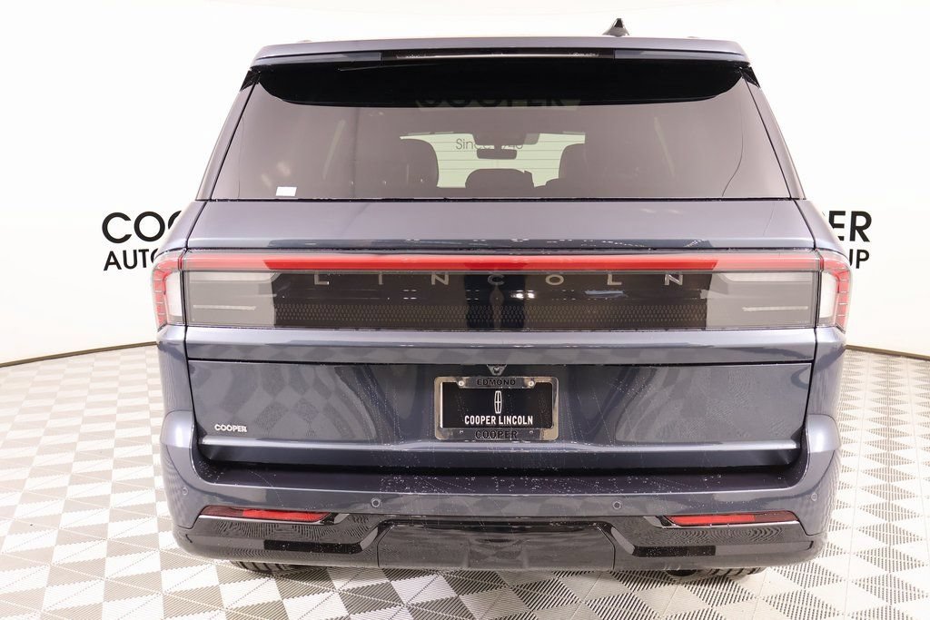 New 2025 Lincoln Navigator Reserve w/ Jet Appearance Package AWD/4WD image 23