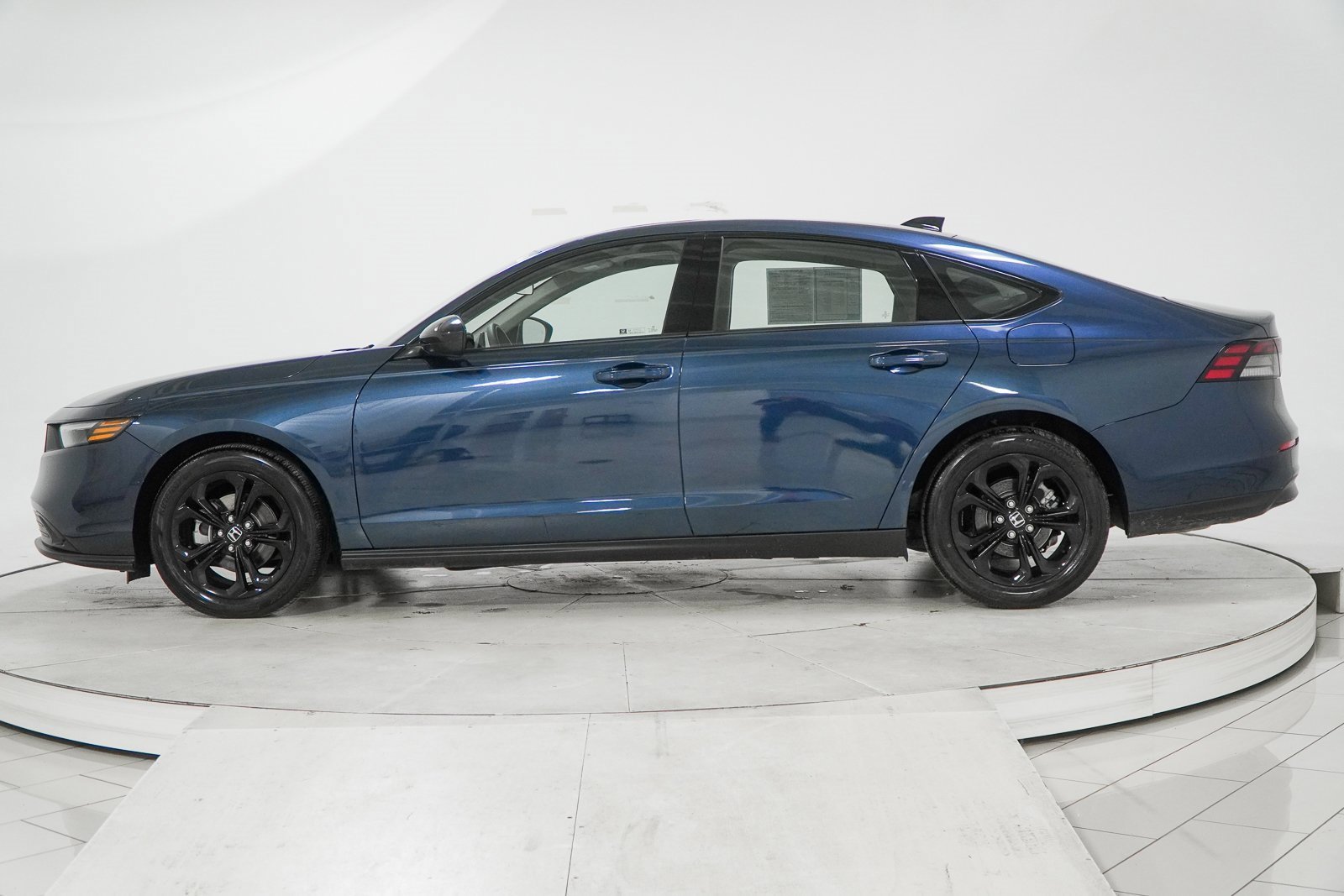 Certified 2025 Honda Accord SE image 4