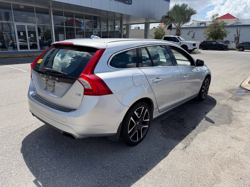 Used 2017 Volvo V60 T5 Premier w/ Convenience Package FWD image 3