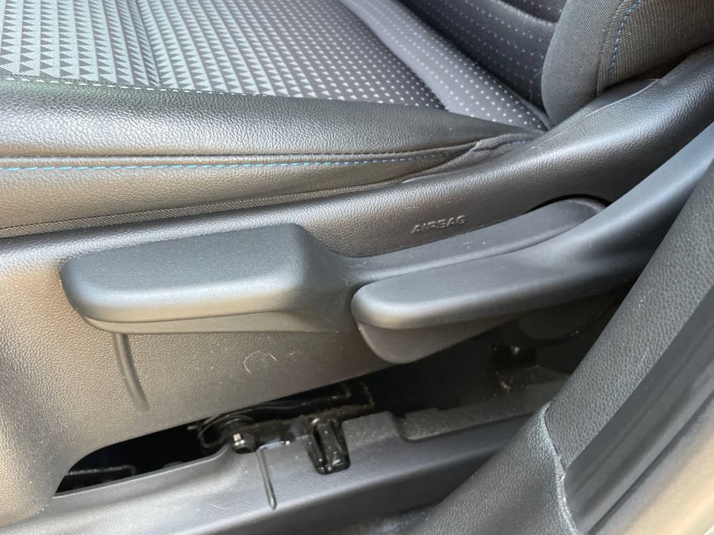 Used 2025 Chevrolet Trax LT FWD image 31