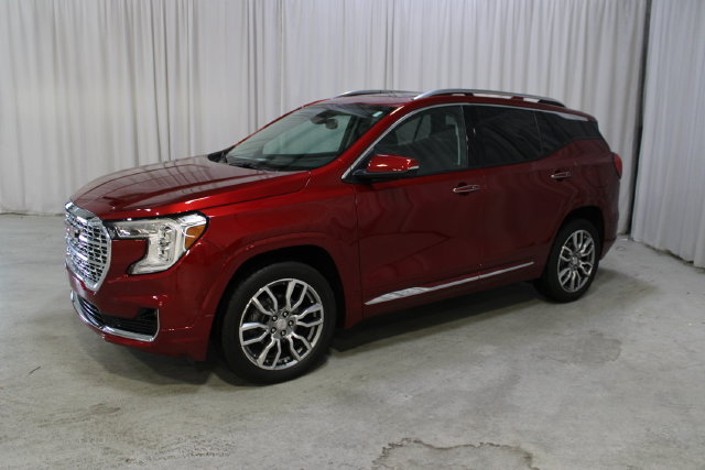 Used 2024 GMC Terrain Denali w/ Denali Premium Package AWD/4WD image 30