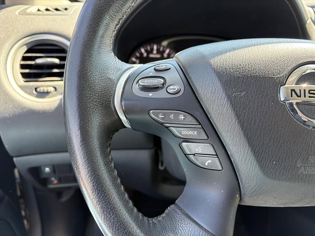 Used 2019 Nissan Pathfinder SV image 10