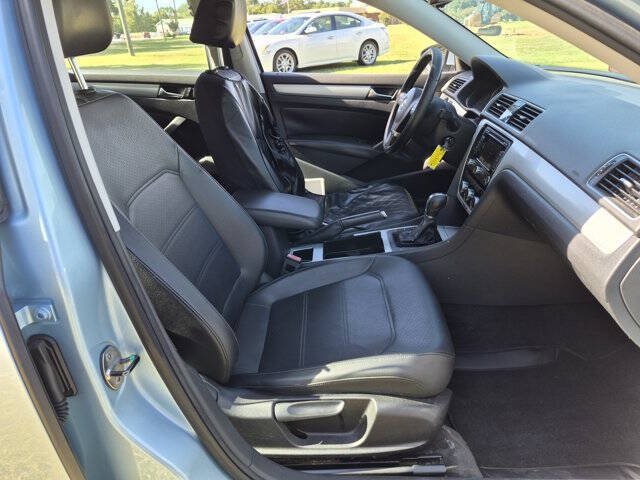 Used 2012 Volkswagen Passat 2.5 SE FWD image 33