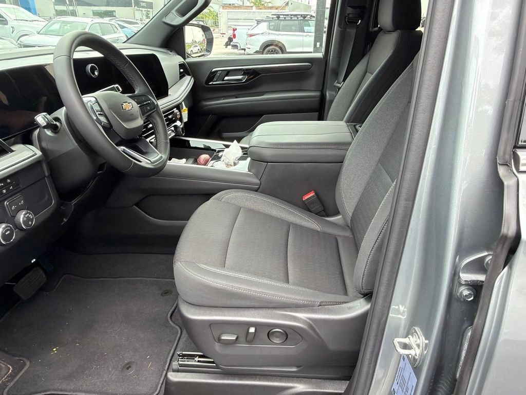 Used 2025 Chevrolet Tahoe LS RWD image 9