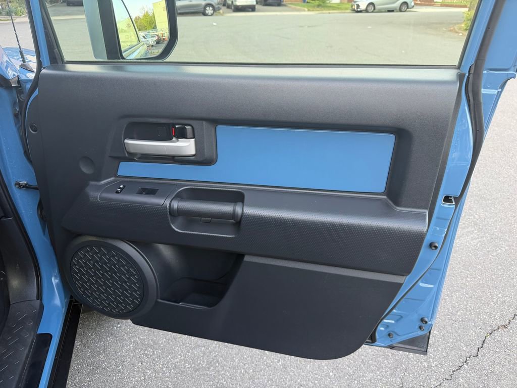 Used 2012 Toyota FJ Cruiser 4WD w/ Upgrade Pkg image 32