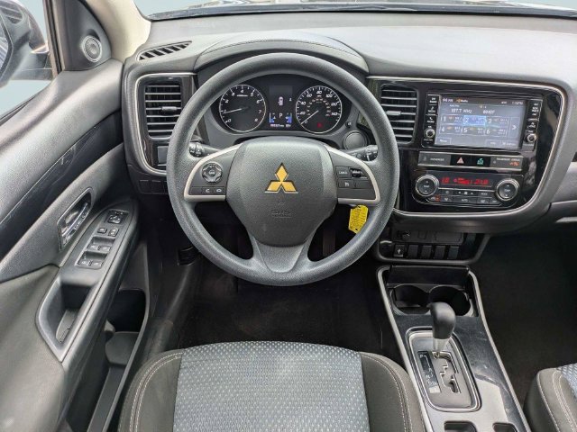 Used 2019 Mitsubishi Outlander ES FWD image 16