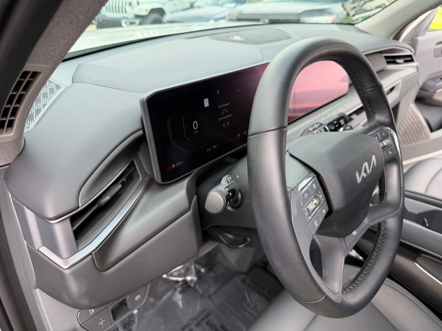 Used 2024 Kia EV9 Light Long Range image 11