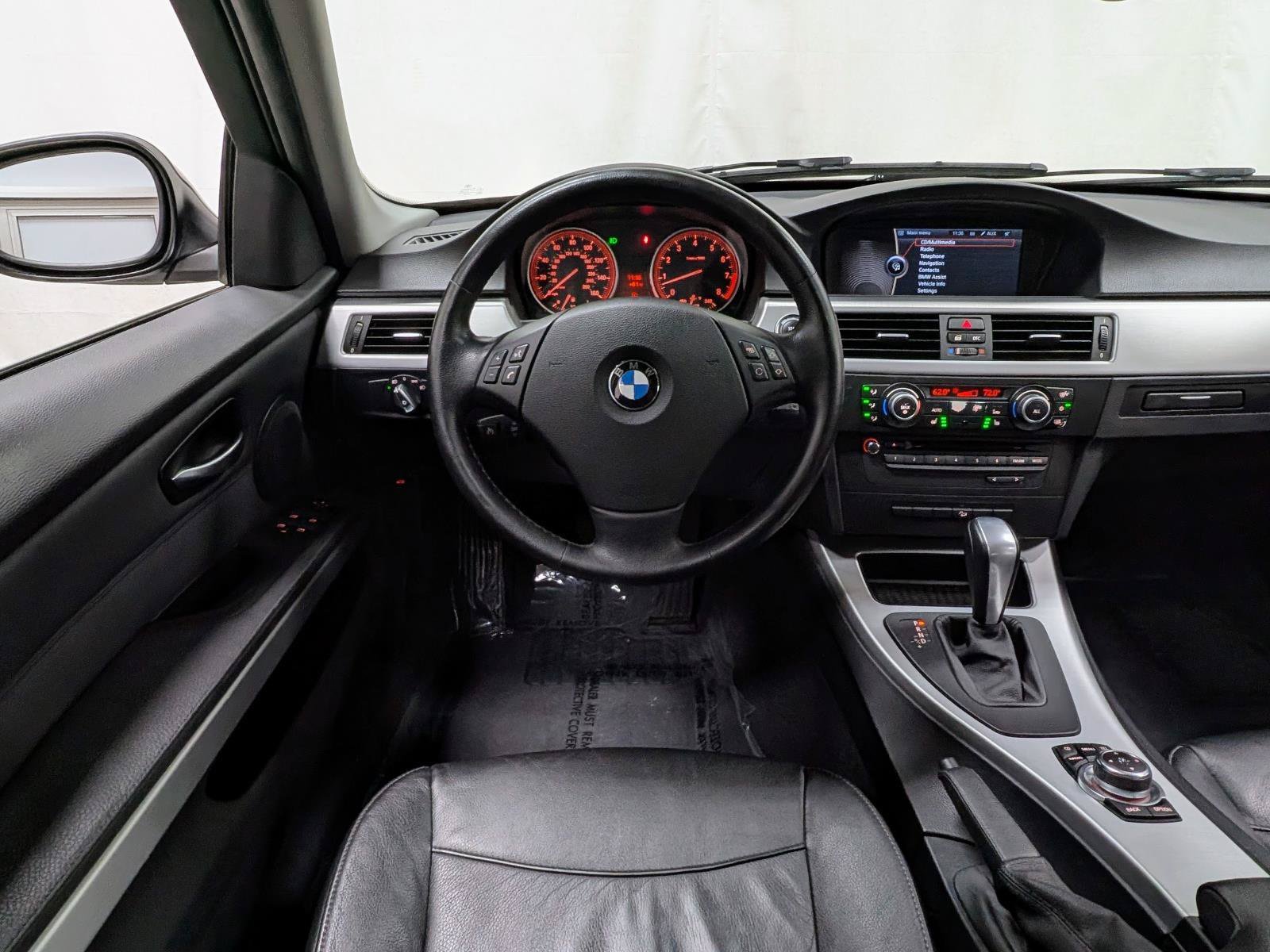 Used 2011 BMW 335i xDrive Sedan AWD/4WD image 2