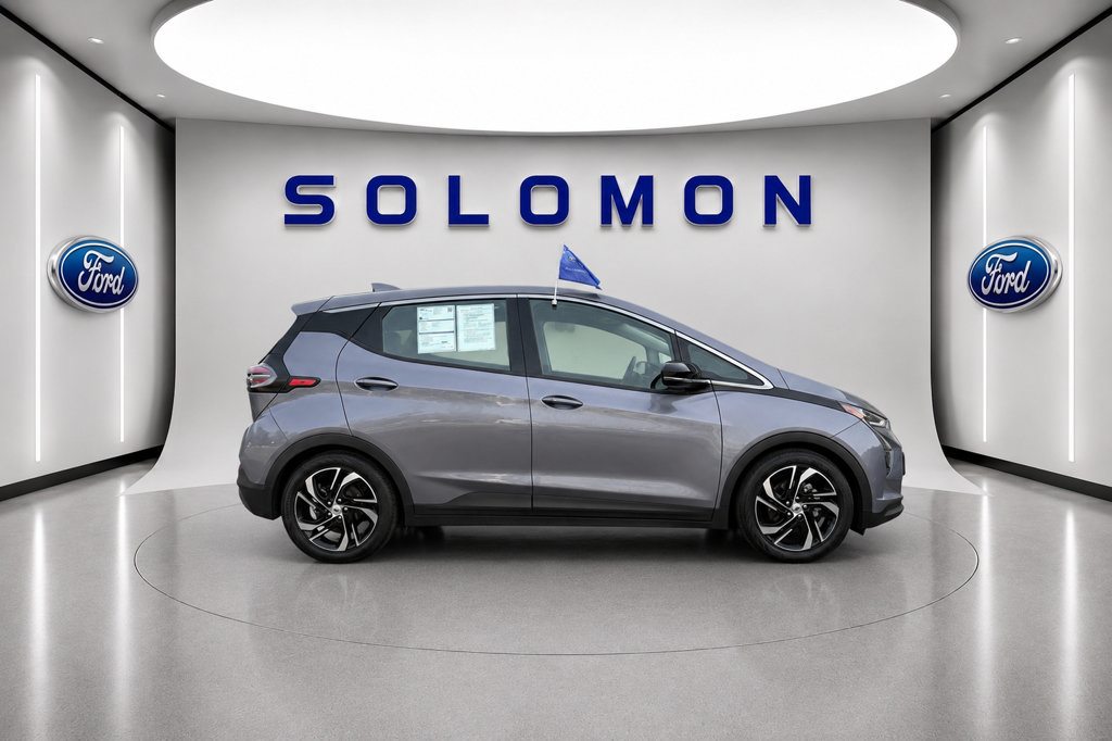 Used 2023 Chevrolet Bolt LT w/ Infotainment Package FWD image 4