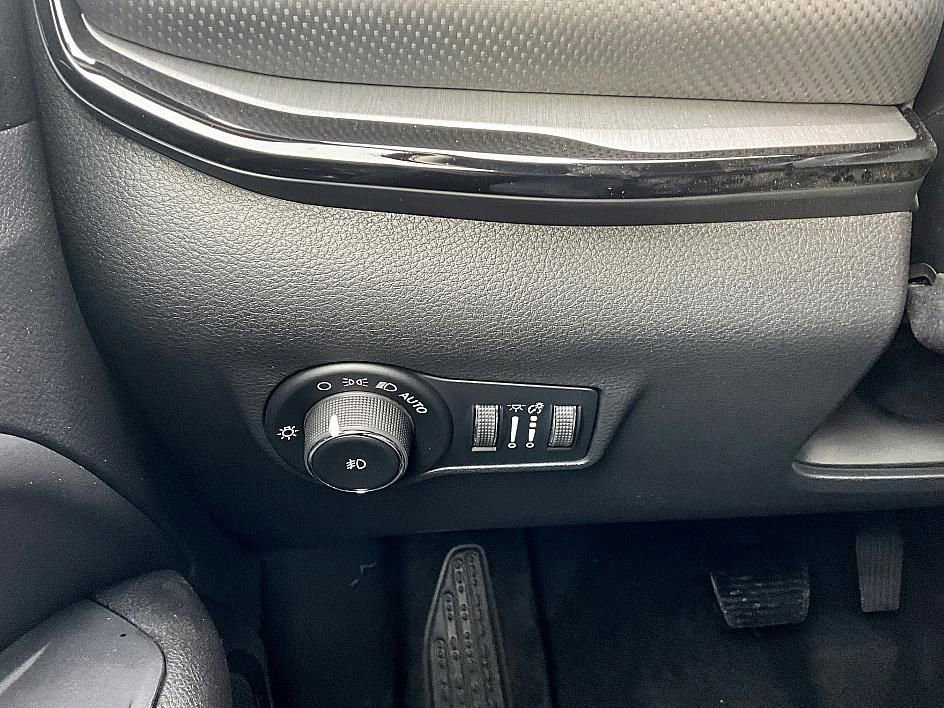 New 2026 Jeep Compass Trailhawk w/ Sun, Sound & Navigation Group image 17